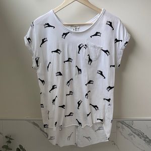 •MESSY BUN JUST CHILLIN• Giraffe T-Shirt